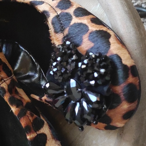 Cheetah Print Shoes/Flats - Picture 2 of 2